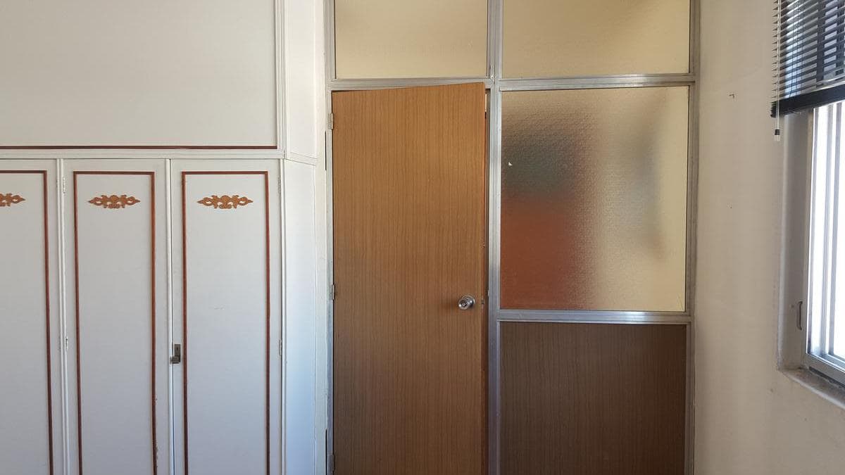 BRIGHT, UPPER-FLOOR OFFICE FOR SALE - SAN NICOLÁS - READY TO USE - SCHOOL OF ECONOMIC SCIENCES