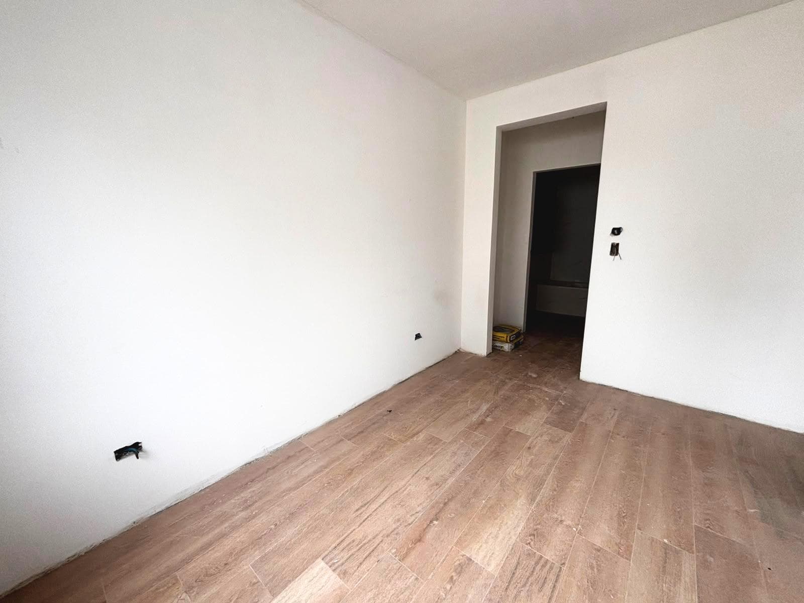 Two-room apartment with a balcony/terrace and a half-bath