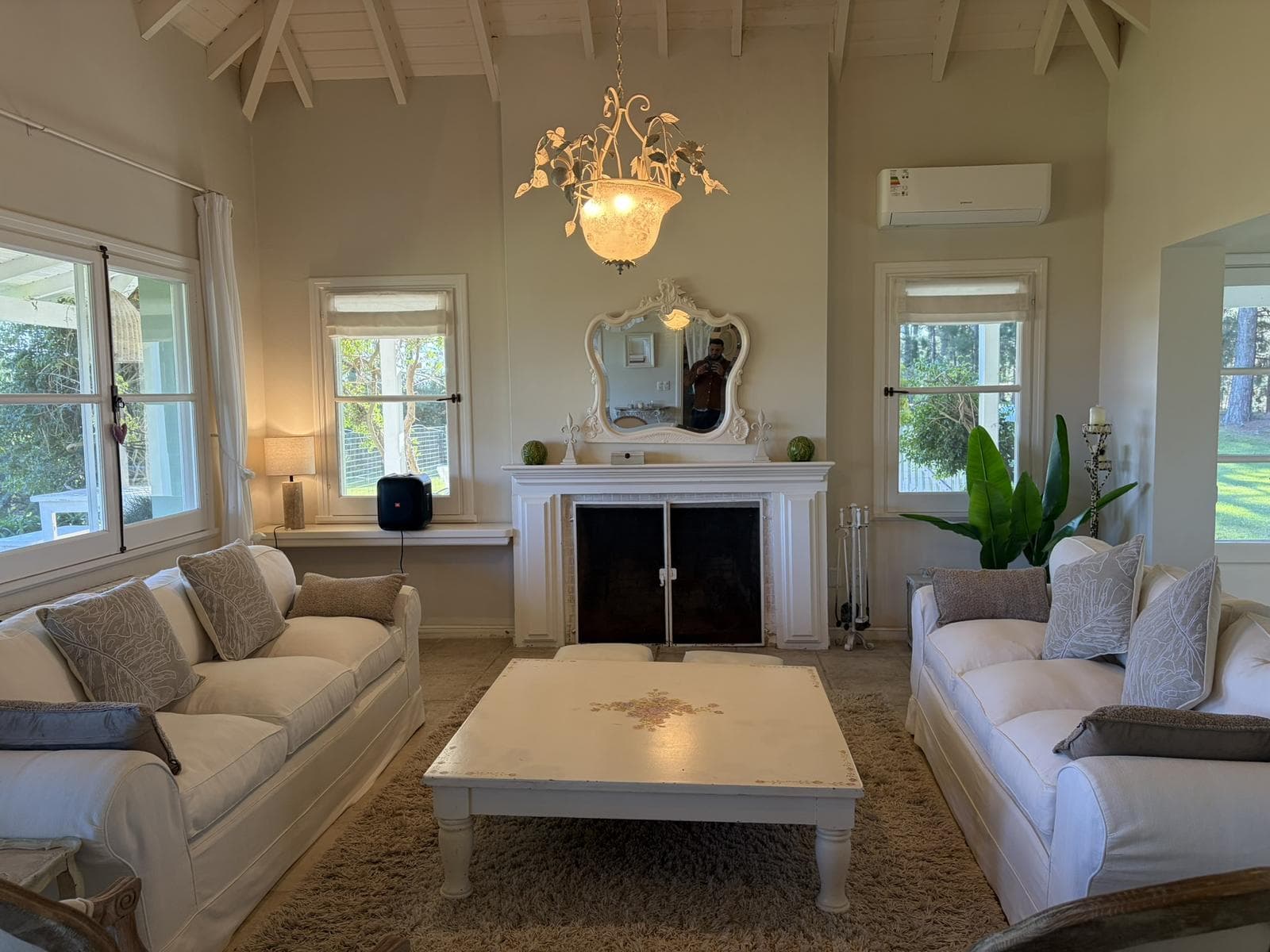 Exclusive residence with a view of the river at Club de Campo El Faro, Carmelo, Colonia