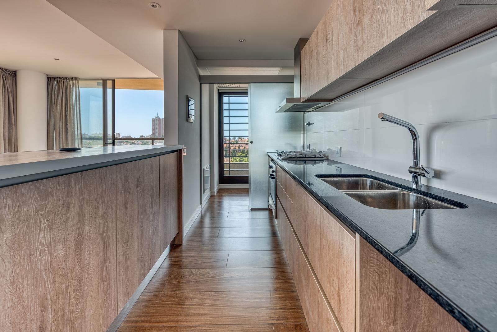 3 ROOMS, PREMIUM OCEAN VIEW, DOUBLE GARAGE, BRAND-NEW