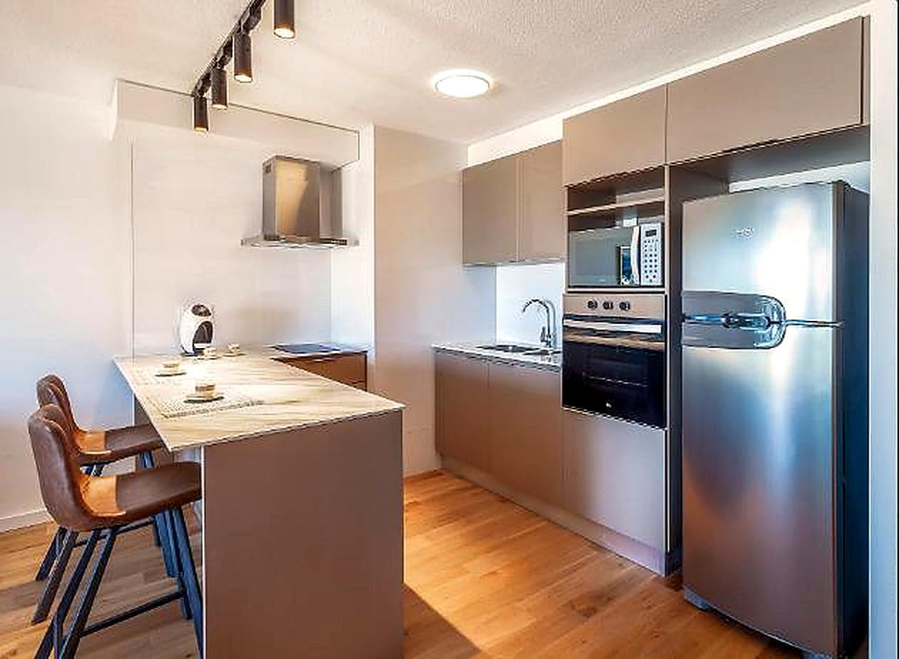One-bedroom apartment for sale, currently rented, with a patio in Malvin.
