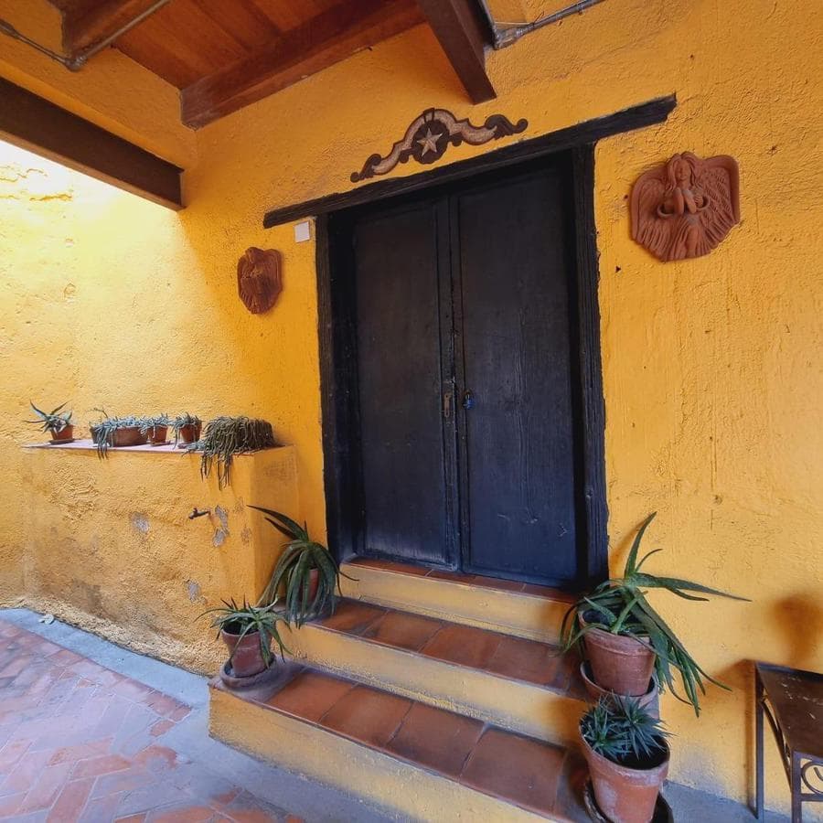 HOUSE FOR SALE IN DOWNTOWN METEPEC