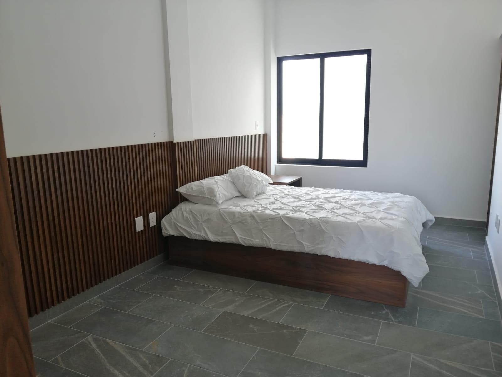 Departamento Amueblado en 4to piso en Torre Neruda