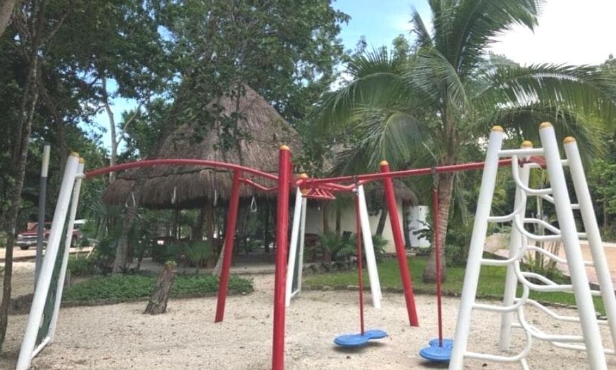 164 M2 LOT FOR SALE IN PUERTO MORELOS, READY FOR TITLE TRANSFER, WITH AMENITIES