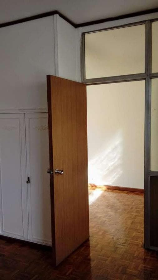 BRIGHT, UPPER-FLOOR OFFICE FOR SALE - SAN NICOLÁS - READY TO USE - SCHOOL OF ECONOMIC SCIENCES
