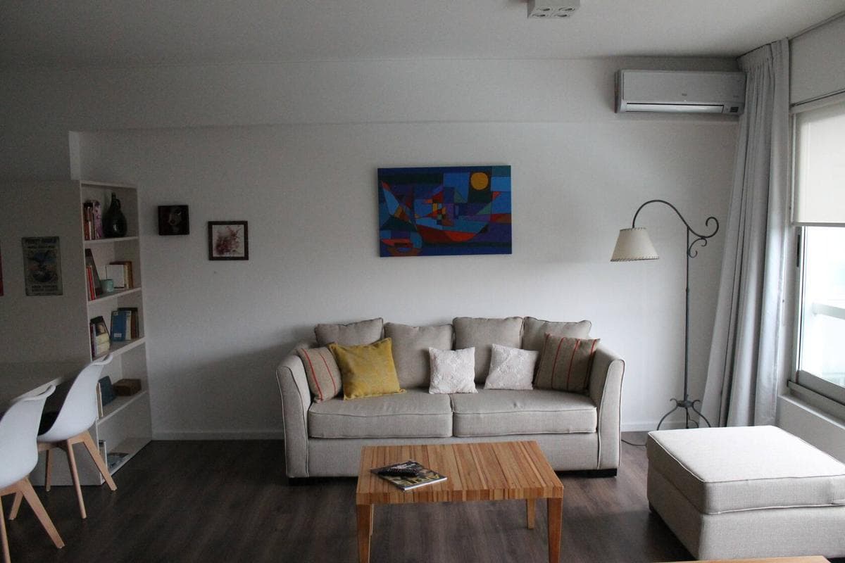 Apartment for rent with a garage, fully equipped, furnished, and with amenities.