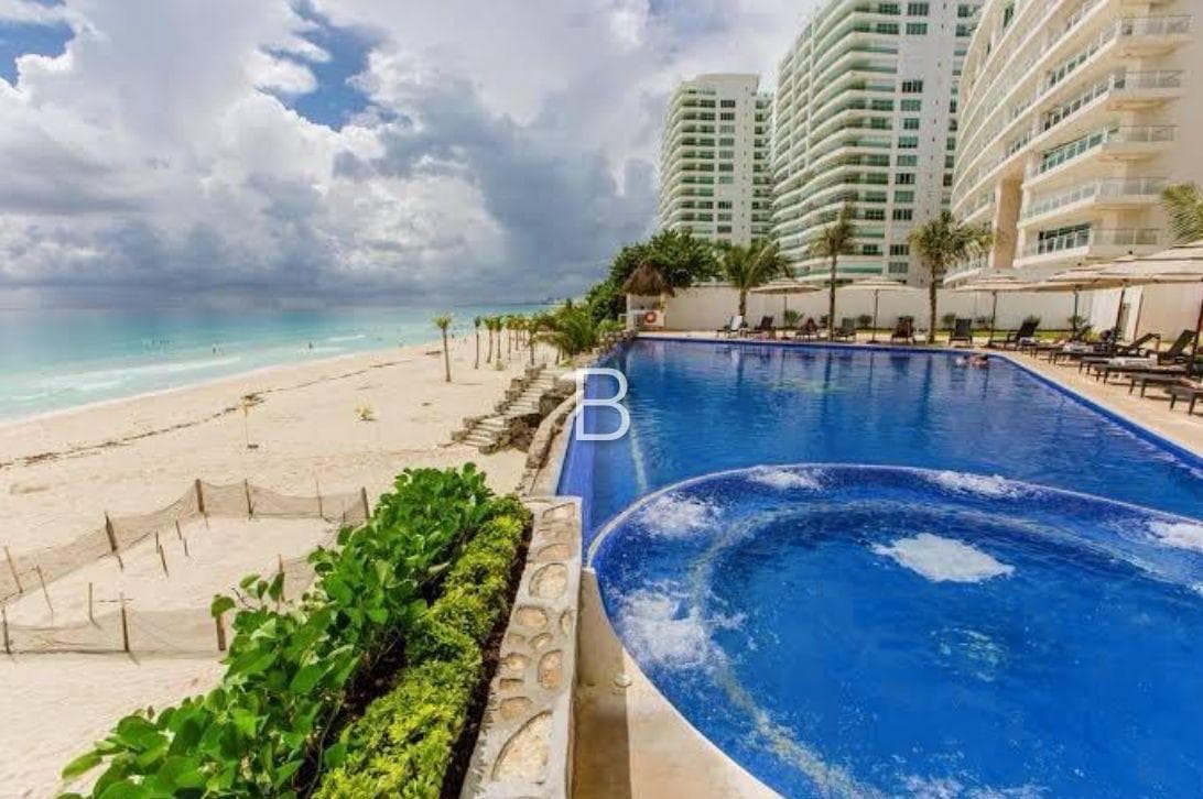 For Sale: Oceanfront Apartment in Cancun