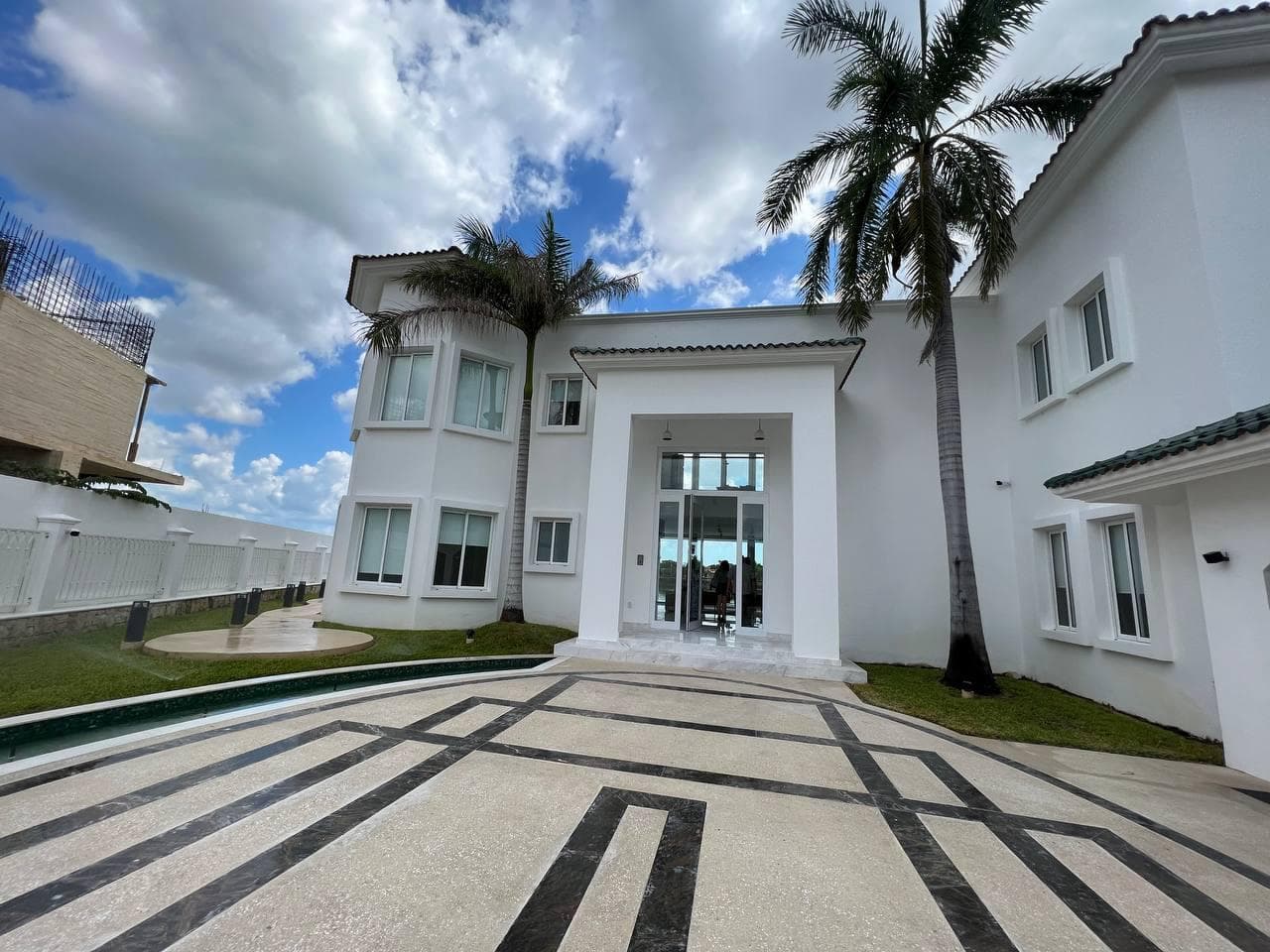 HOUSE FOR SALE IN CANCÚN IN THE LAGOS DEL SOL RESIDENTIAL COMPLEX: LUXURY AND EXCLUSIVITY