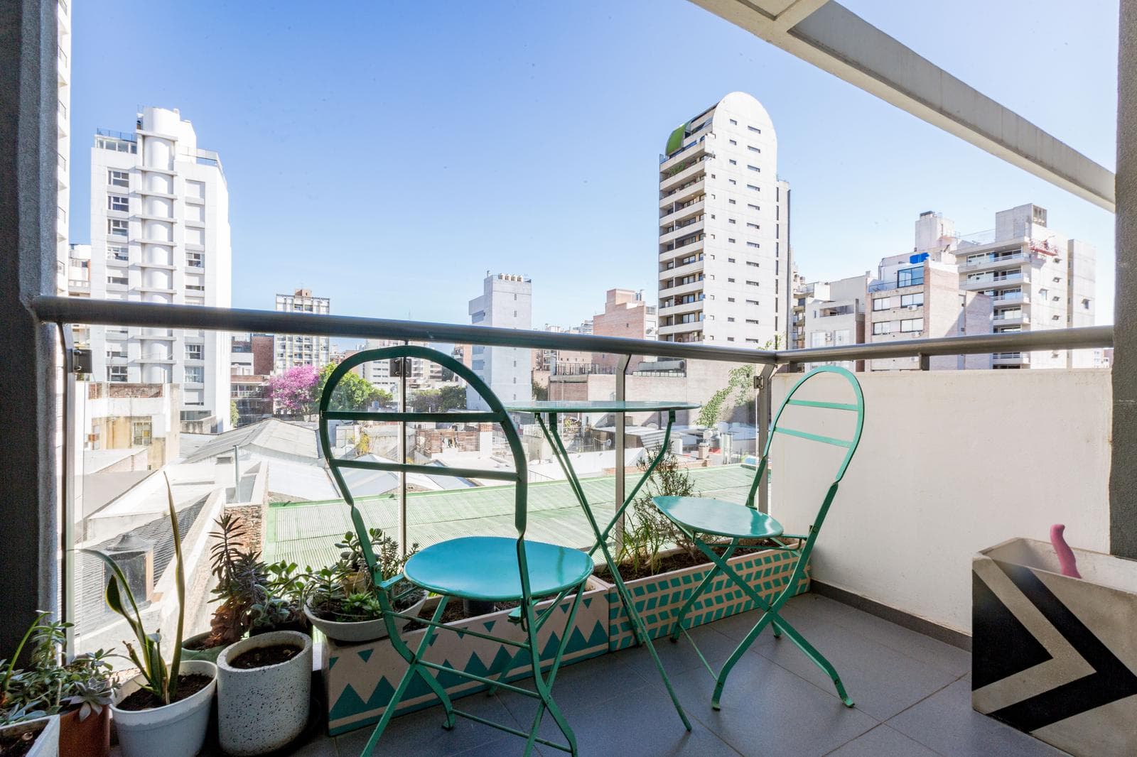 FOR SALE - Two-bedroom, two-bathroom apartment with a balcony and amenities in Centro Rio Rosario.