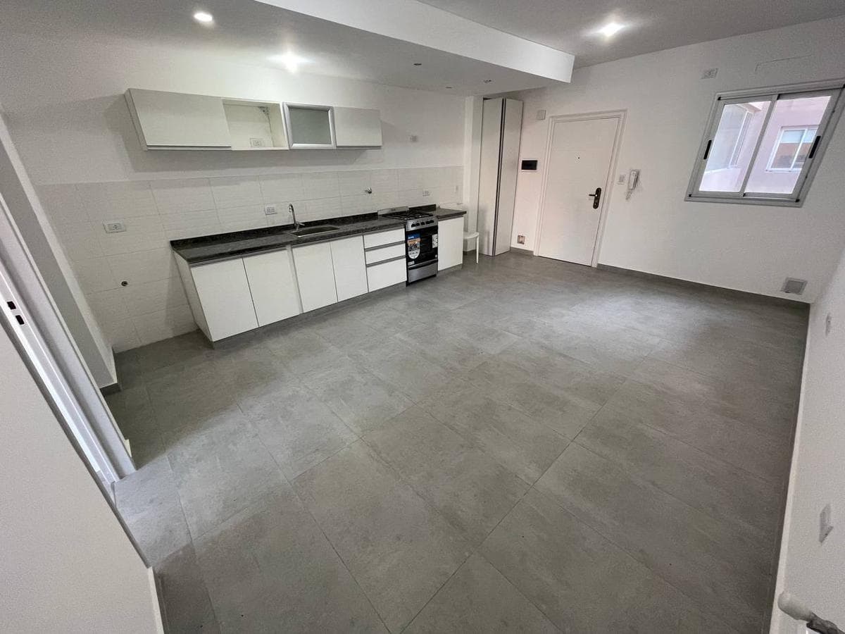 APARTMENT FOR SALE: 2-ROOM APARTMENT IN THE PLAZA CONESA AREA OF QUILMES