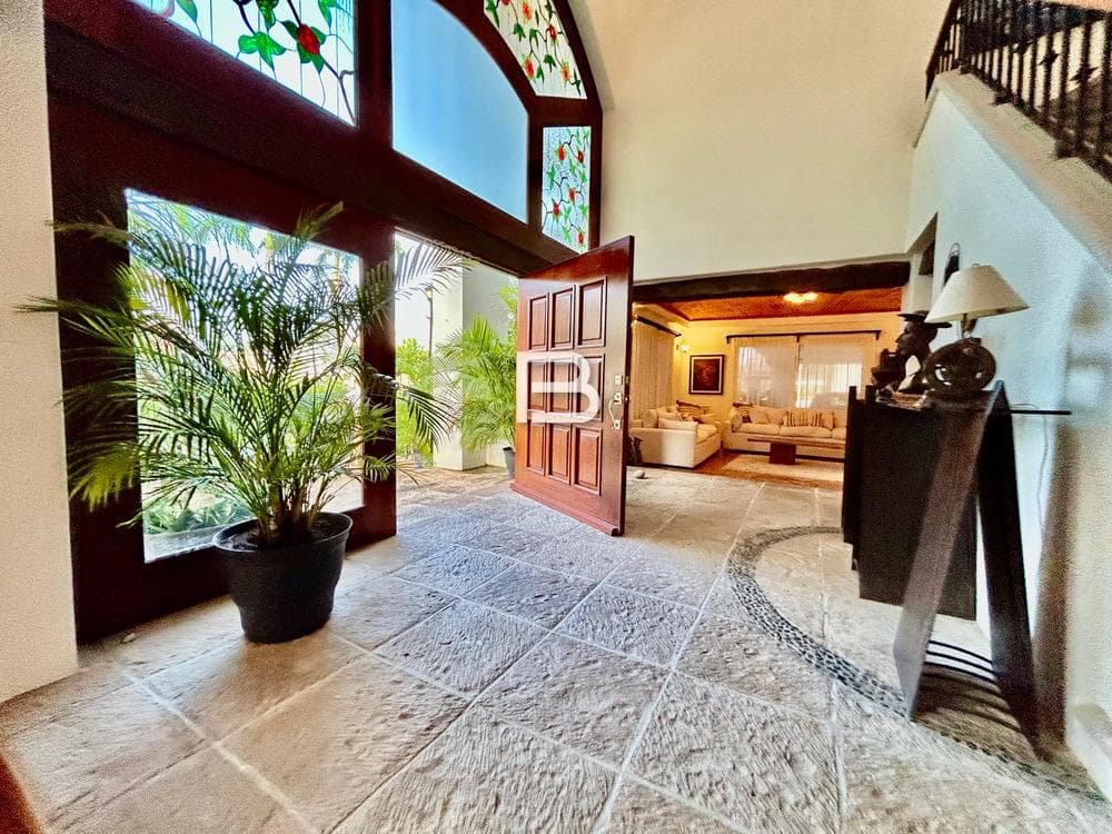 Isla Dorada: Fully Furnished House for Rent