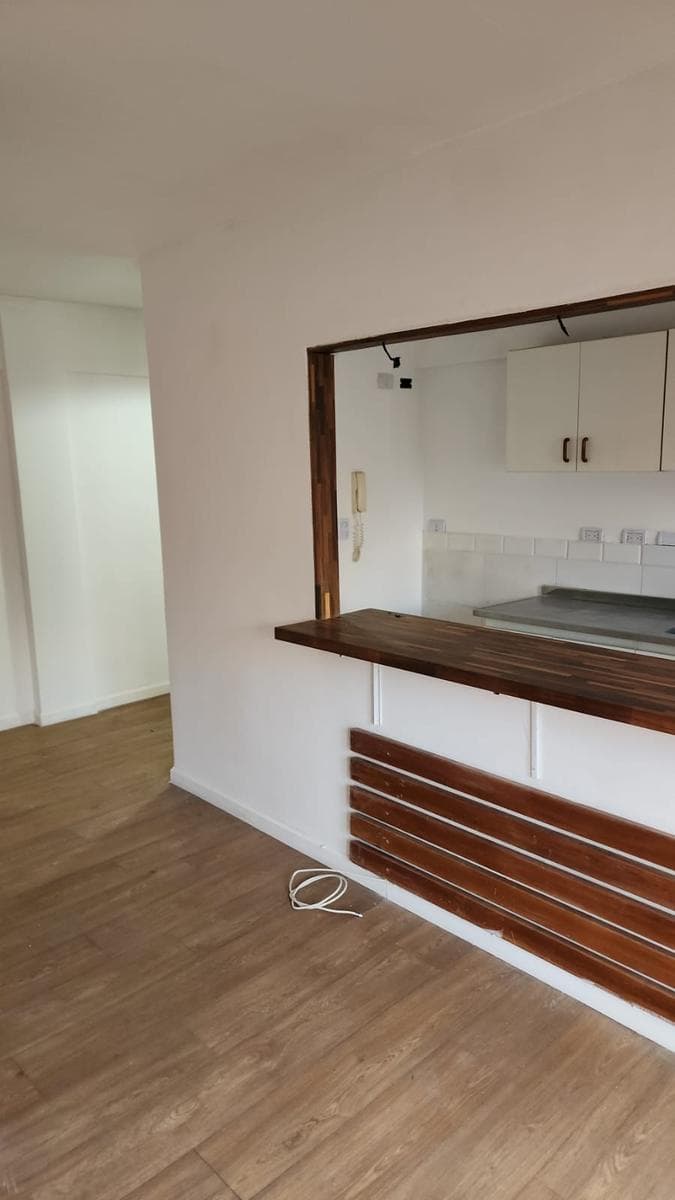 SOLID 3-ROOM APARTMENT FACING THE STREET WITH A BALCONY FOR SALE. NUÑEZ