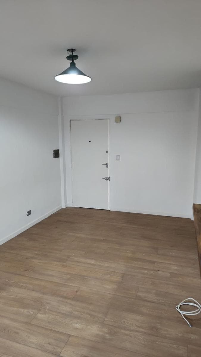 SOLID 3-ROOM APARTMENT FACING THE STREET WITH A BALCONY FOR SALE. NUÑEZ