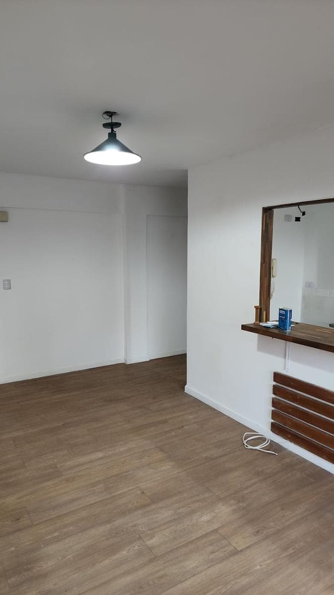 SOLID 3-ROOM APARTMENT FACING THE STREET WITH A BALCONY FOR SALE. NUÑEZ