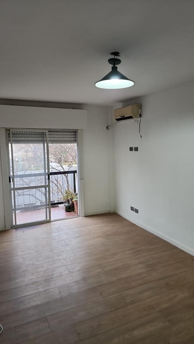 SOLID 3-ROOM APARTMENT FACING THE STREET WITH A BALCONY FOR SALE. NUÑEZ