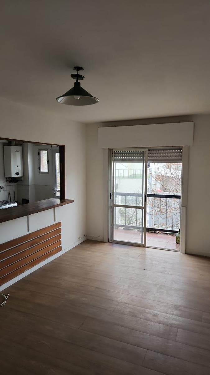 SOLID 3-ROOM APARTMENT FACING THE STREET WITH A BALCONY FOR SALE. NUÑEZ