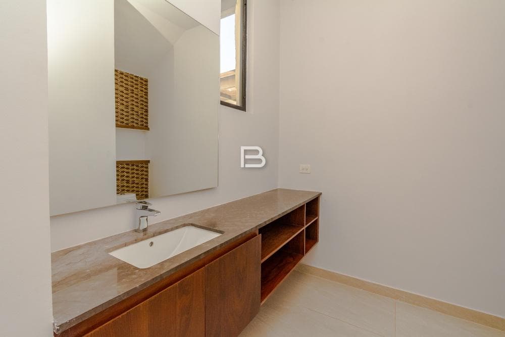 Aqua Residencial: Brand-New House for Sale