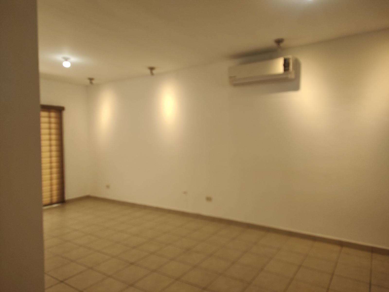House for Rent in Fontanares: 3 Bedrooms