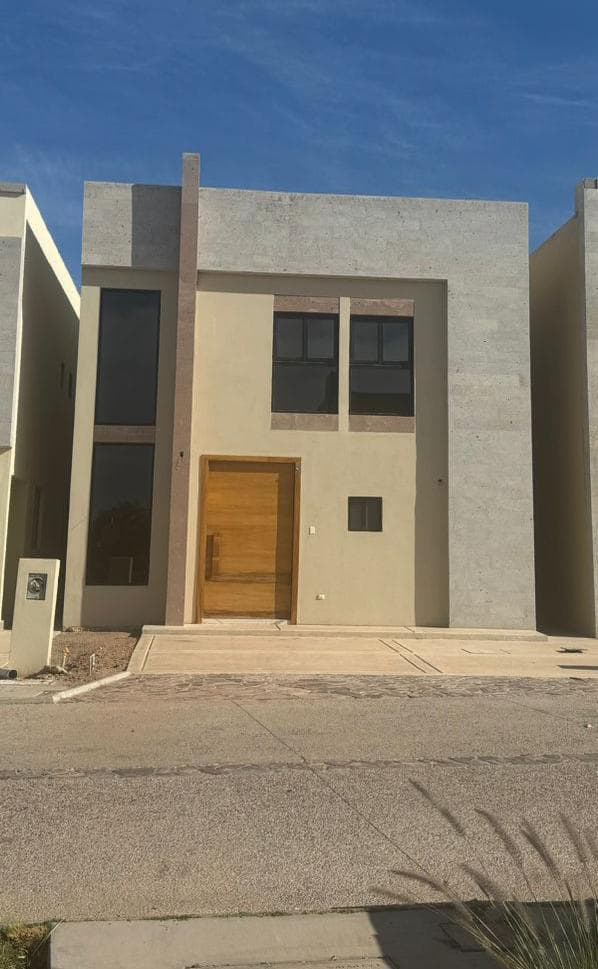 Brand-New House for Sale in Altozano Residencial