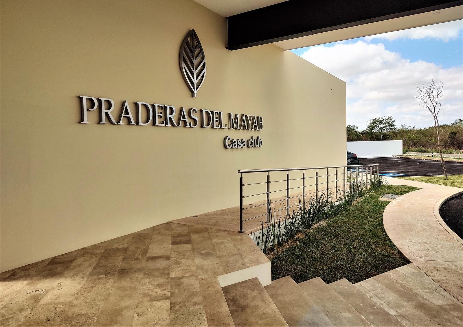 Residential lots on Privada Praderas del Mayab Conkal. Road to Chicxulub