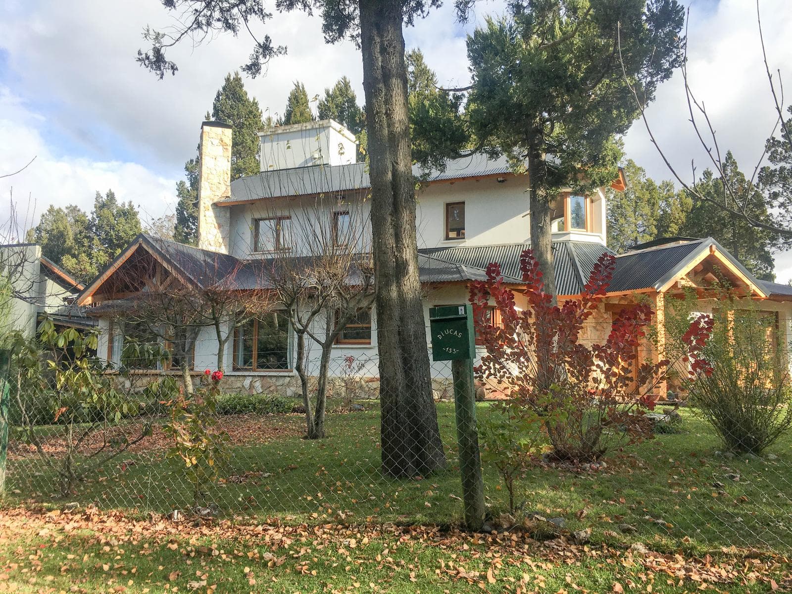 House for Sale in the Pájaro Azul Neighborhood - Bariloche