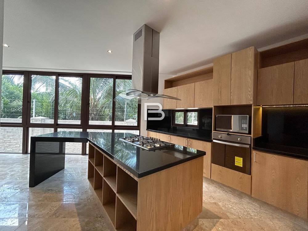 House for Sale in Puerto Cancún