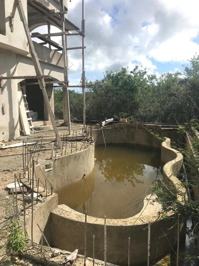 5-Bedroom Home for Pre-Sale with an Eco-Friendly Pool in a Country Club, Cancún