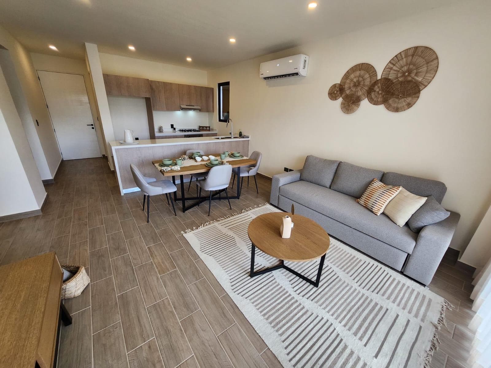2-Bedroom Apartment for Sale, Small Terrace, Av. Prolongación La Luna, Cancún.