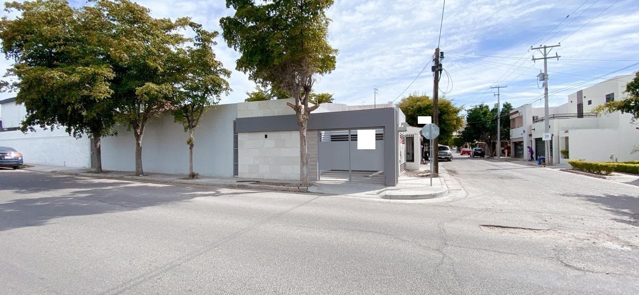 Single-Story House for Sale in Colonia Colinas