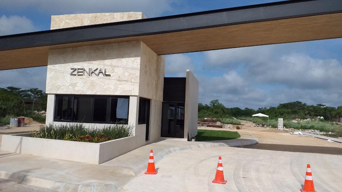 Land for Sale on a Private Street with Amenities in Conkal, Mérida, Yucatán.