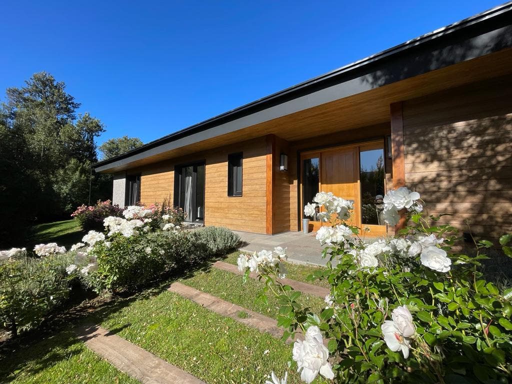 Brand-new single-story house in Arelauquen, Bariloche