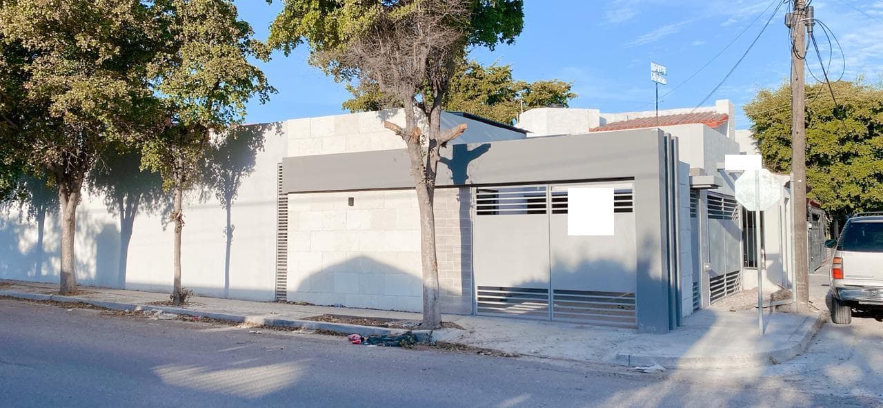 Single-Story House for Sale in Colonia Colinas