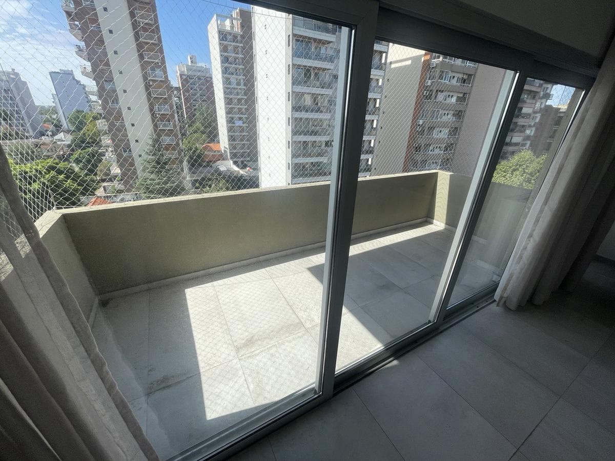 4-ROOM APARTMENT FOR SALE WITH POOL AND GARAGE IN DOWNTOWN QUILMES, NEAR PLAZA CONESA