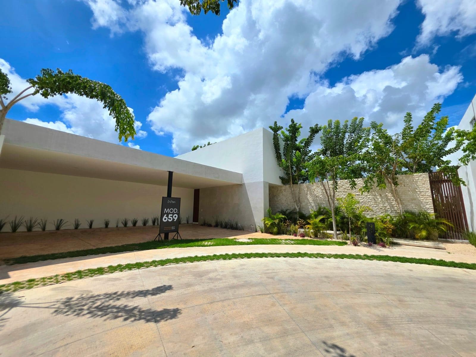 House for Sale in Xcanatún, Mérida, Yucatán