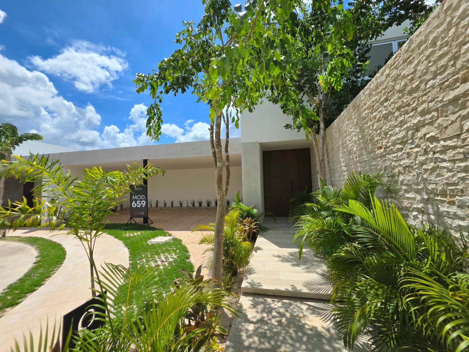House for Sale in Xcanatún, Mérida, Yucatán