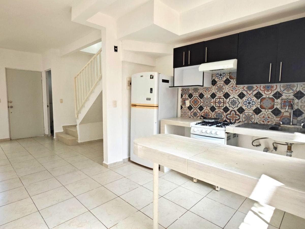 CASA EN RENTA DE 2 REC. SIN MUEBLES , EQUIPADA EN PLAYA DEL CARMEN