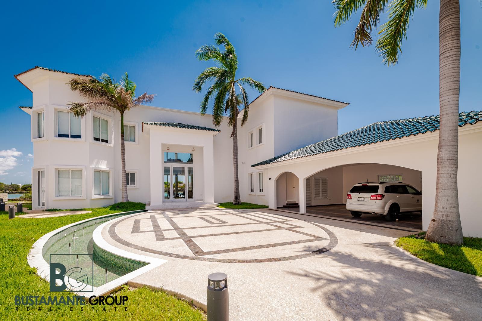 Luxury home in Lagos del Sol