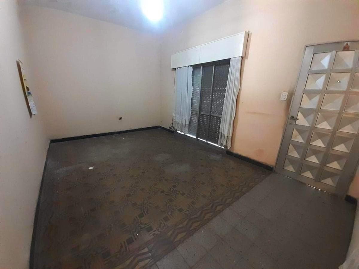 FOR SALE | TRADE - 2-bedroom house in need of renovation, with garage - Belgrano, Rosario. QUALIFIES FOR MORTGAGE.