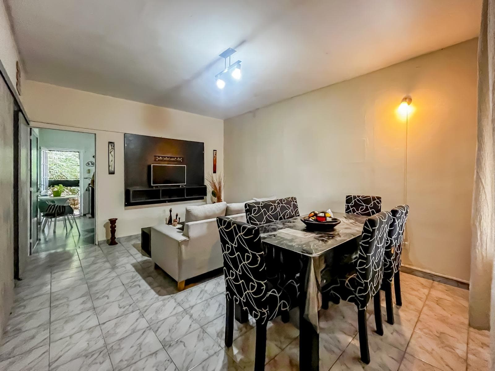 FOR SALE - House with a Front Section in Need of Renovation - House with a Renovated Interior - Belgrano Neighborhood, Rosario.