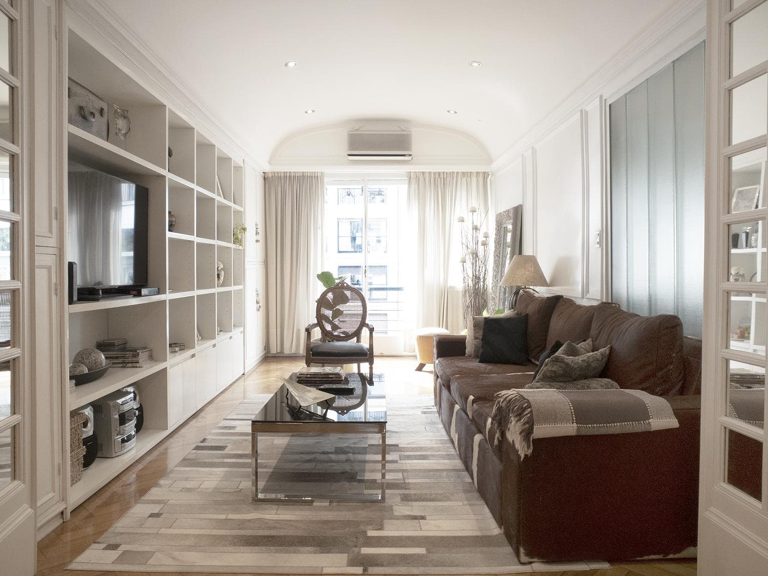 A one-bedroom apartment for rent in Recoleta. Unique and very bright