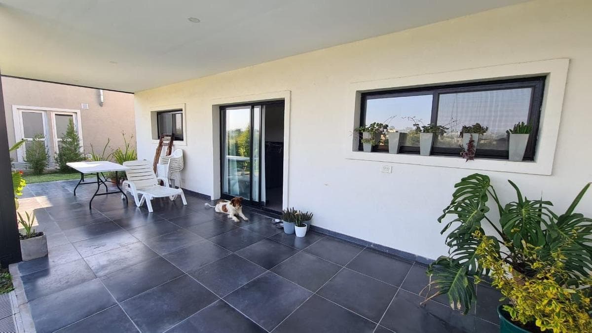 4-Bedroom House for Sale with Pool in San Eduardo - Pilar