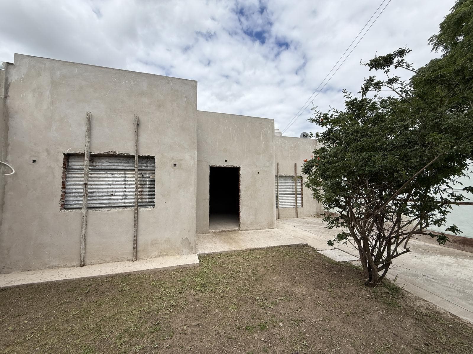 Brand-new 3-bedroom house for sale, with a total area of 325 m2, in downtown Campana
