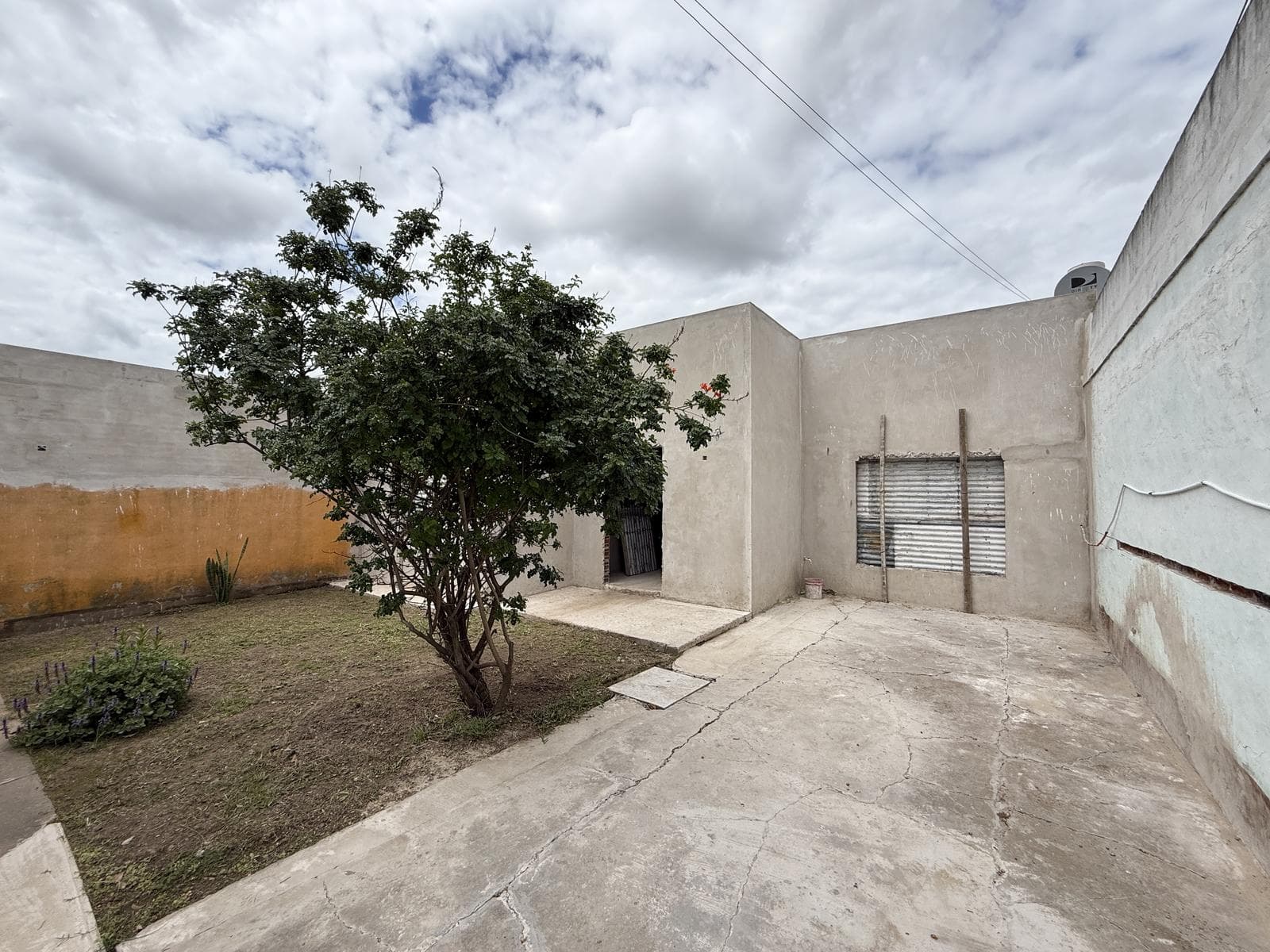 Brand-new 3-bedroom house for sale, with a total area of 325 m2, in downtown Campana