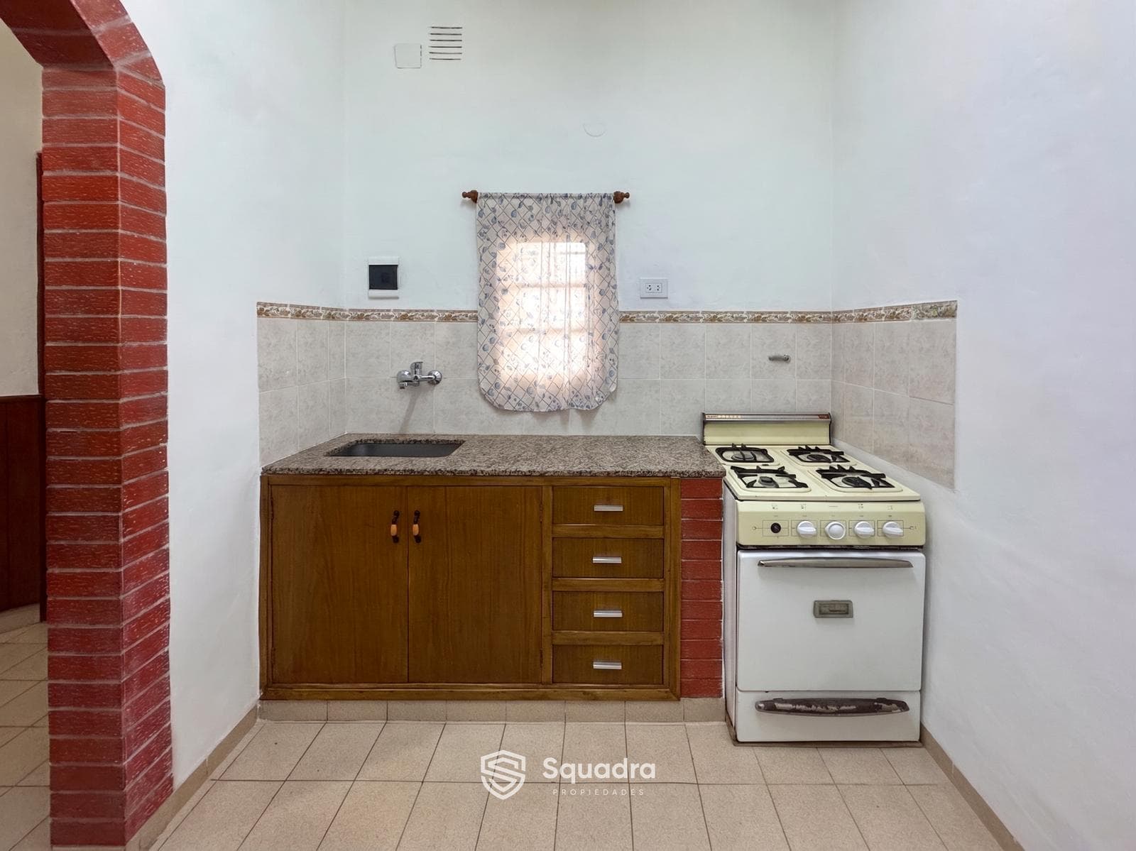 FOR SALE - 2-bedroom house in need of renovation - Echesortu, Rosario.