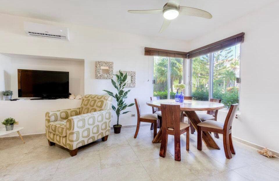Condominium Apartment with a View of the Lagoon