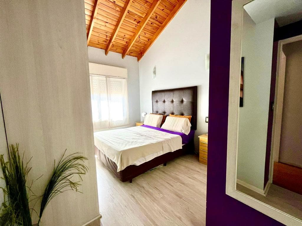 PH STYLE, 4 ROOMS, SEPARATE ENTRANCE, GARAGE, VERY LOW MAINTENANCE FEES