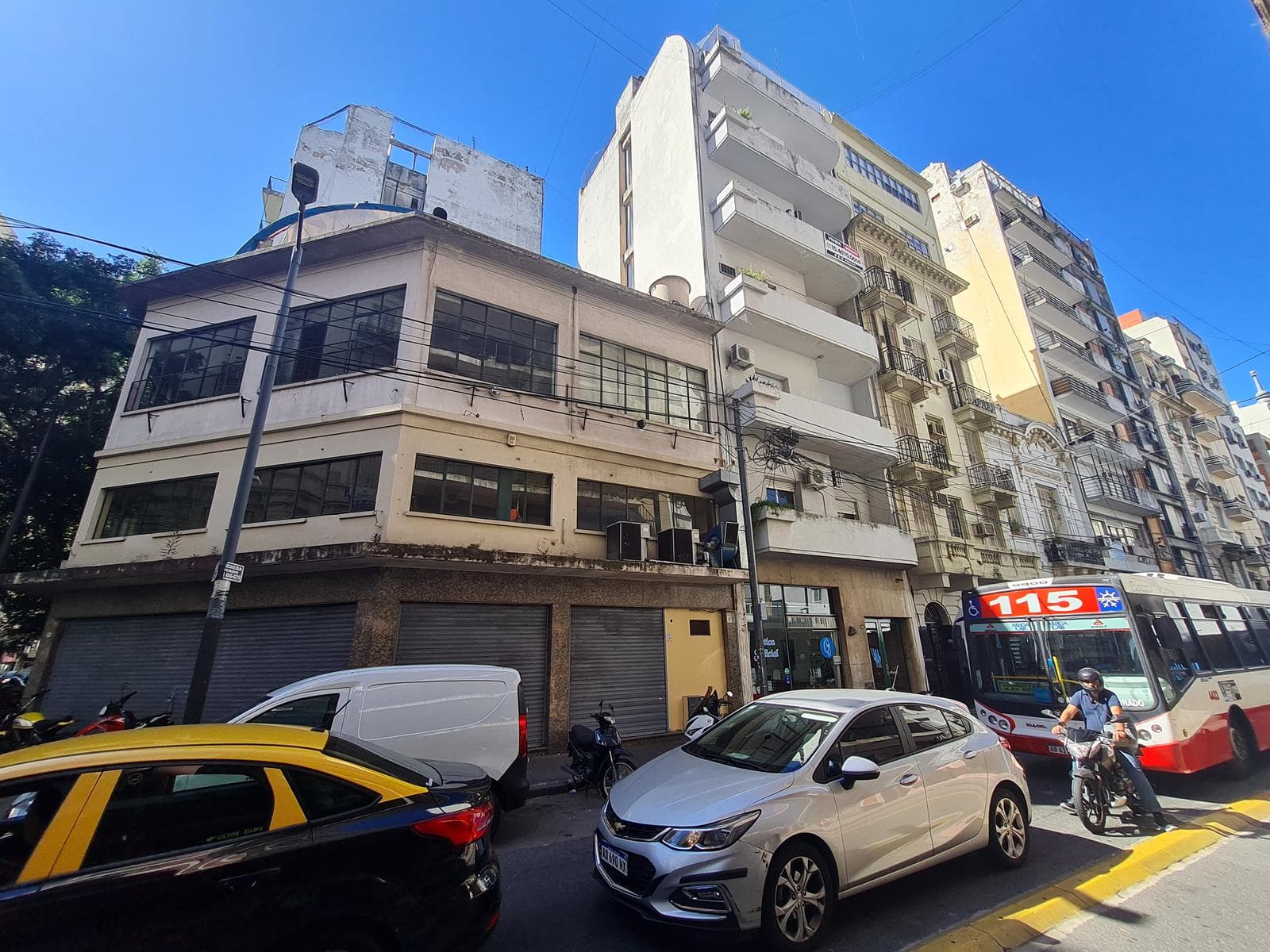 Departamento de 3 Ambientes en Venta - Balcón - Tribunales