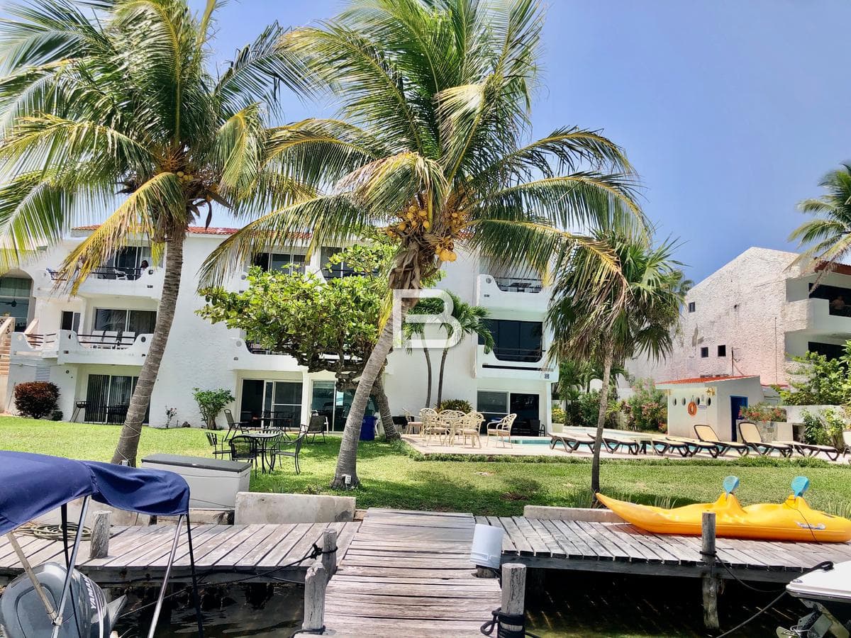 Apartment in Cancun's Hotel Zone with a View of the Lagoon