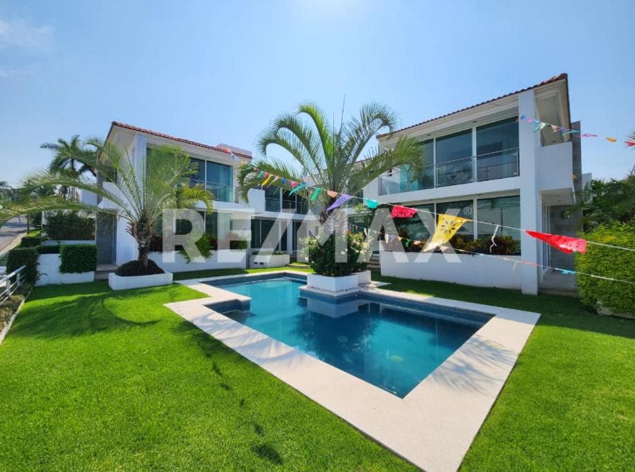 House for Sale in Morelos, Lomas de Cocoyoc Subdivision, Morelos