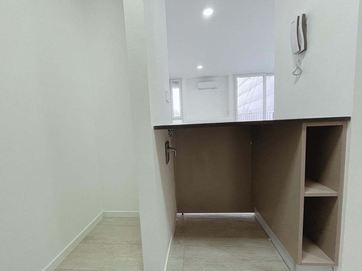 One-room apartment in Almagro with a balcony